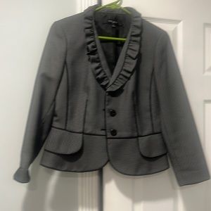 Nine West women’s suit. Size 6 like new